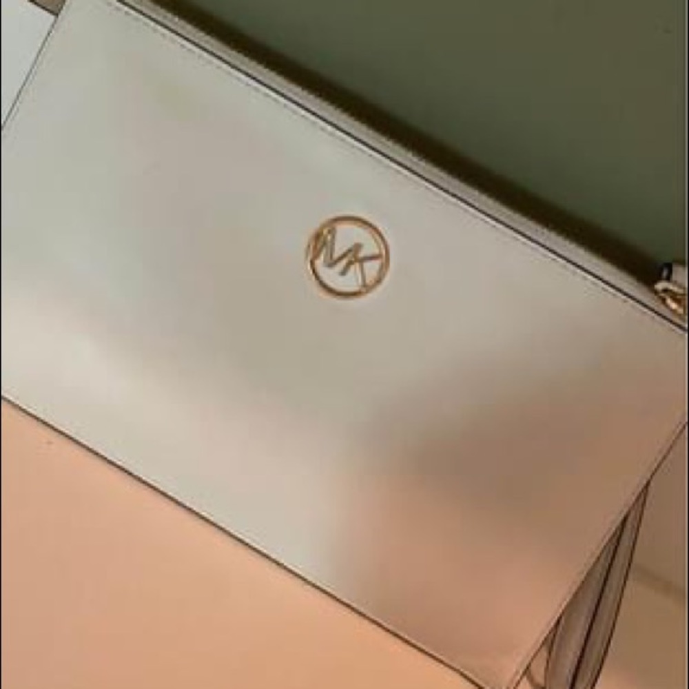 Large Michael Kors Jet Zip Clutch